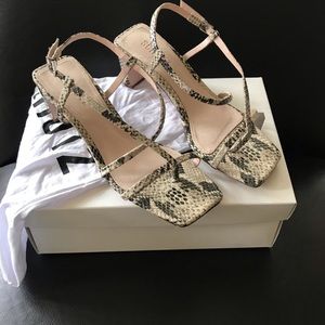 SCHUTZ Kagenia Snakeskin Embossed Strappy Leather Sandal